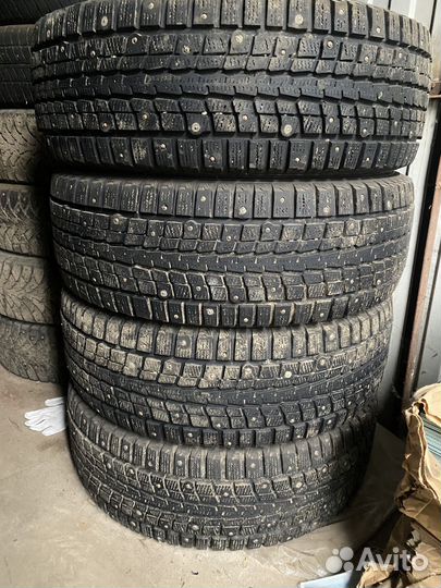 Dunlop SP Winter Ice 01 215/65 R16 102T
