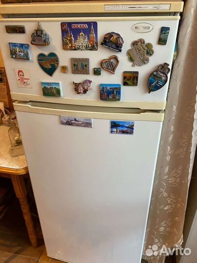Продам старый холодильник двухкамерный