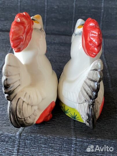 Фарфоровые фигурки Петушки солонки