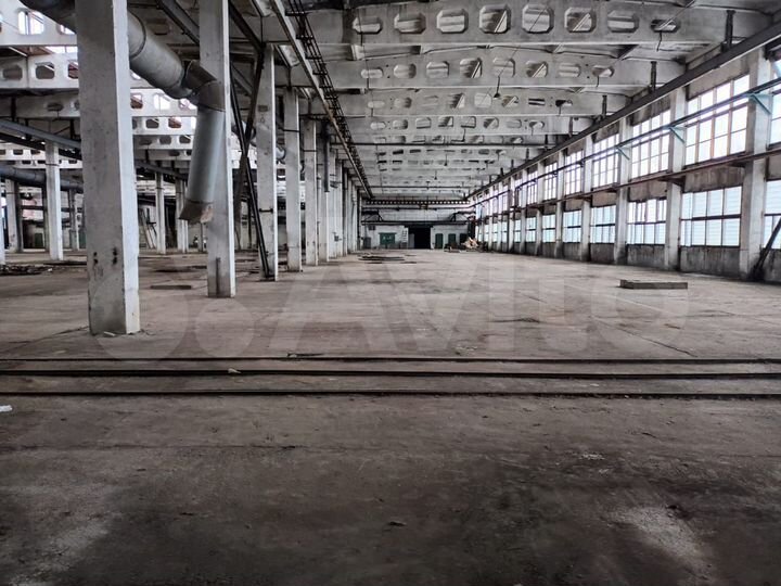 Здание, 10990 м²