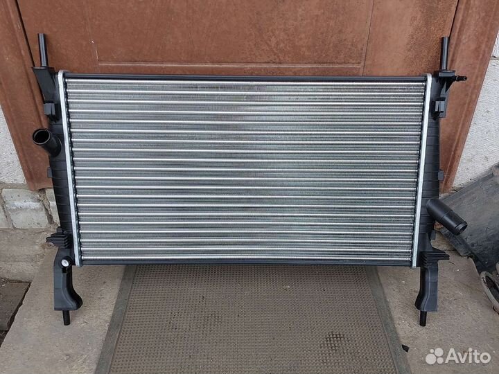 Форд транзит радиатор охлаждения 1383315