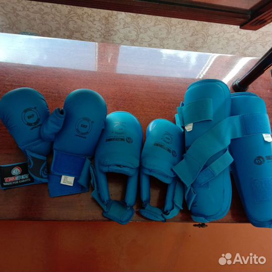Кимоно, перчатки, наколенники
