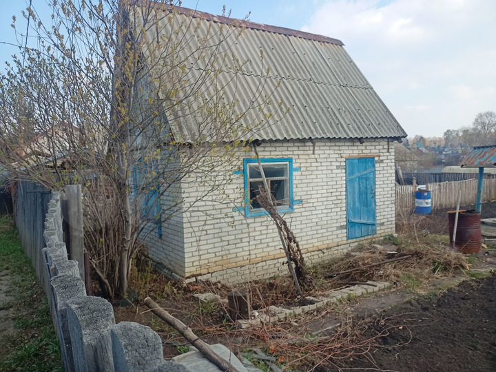 Дом 20 м² на участке 5 сот.