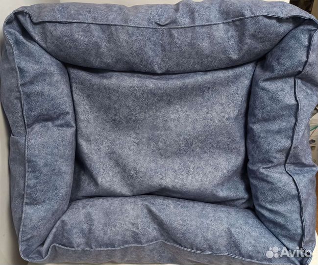 Лежанка для собак и кошек 75х65х25 см