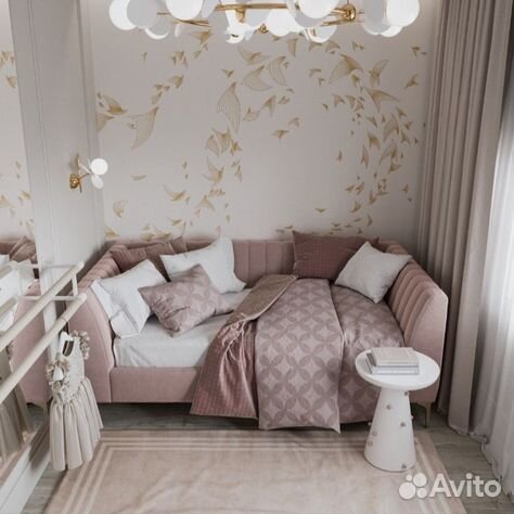 Рабочая зона со шкафом у окна