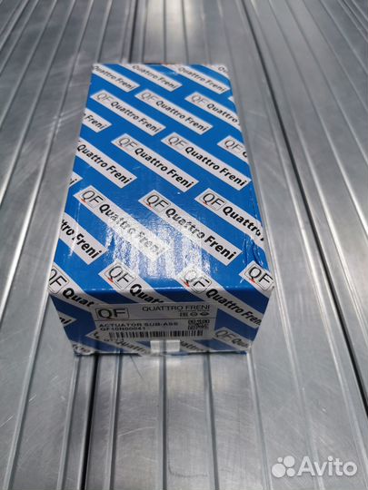 Форсунка омывателя фары Quattro Freni QF10N00041