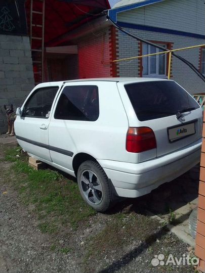 Volkswagen Golf 1.8 AT, 1996, битый, 200 000 км