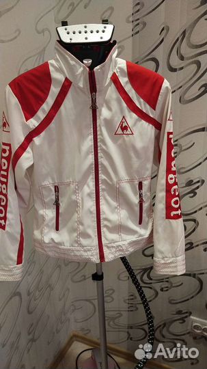 Спортивный костюм с вышитым логотипом peugeot