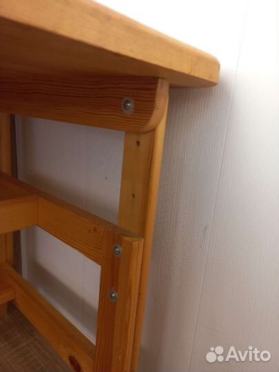 Детский письменный стол и стул