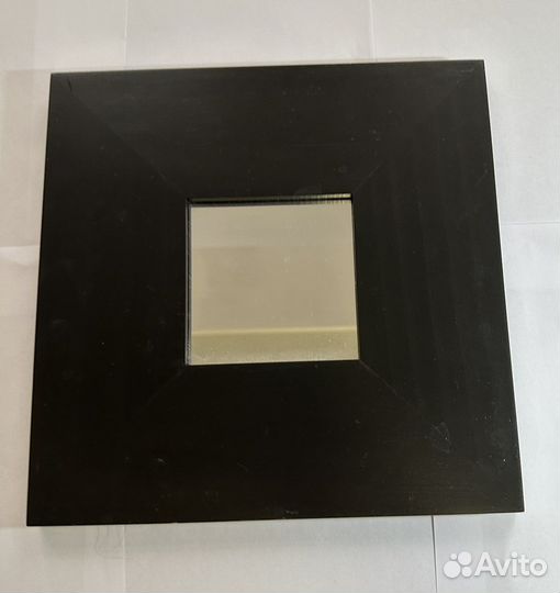 Декоративное зеркало IKEA с рамкой из дерева