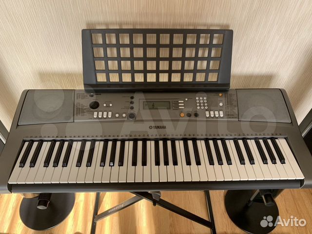 Синтезатор Yamaha PSR R300