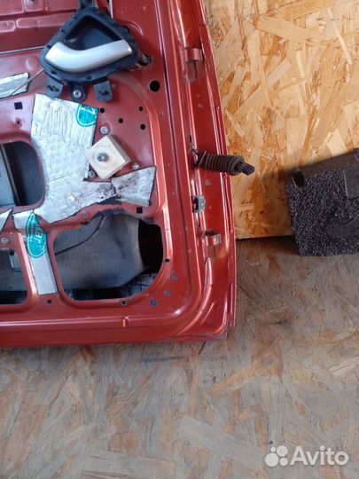 Дверь задняя левая Калина Универсал