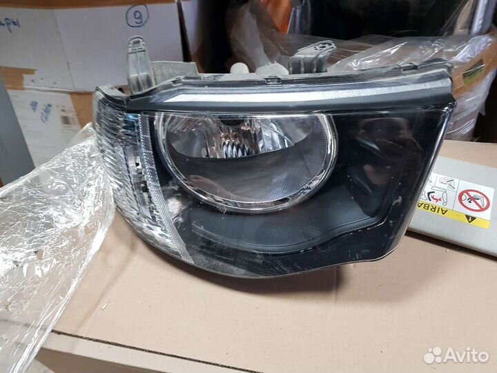 Фара правая Mitsubishi L200 4 2006-2016