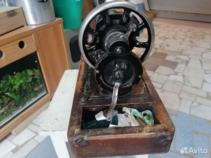 Швейная машина. 100 лет. Работает