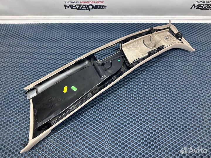 Обшивка правой средней стойки Меrcеdes W222