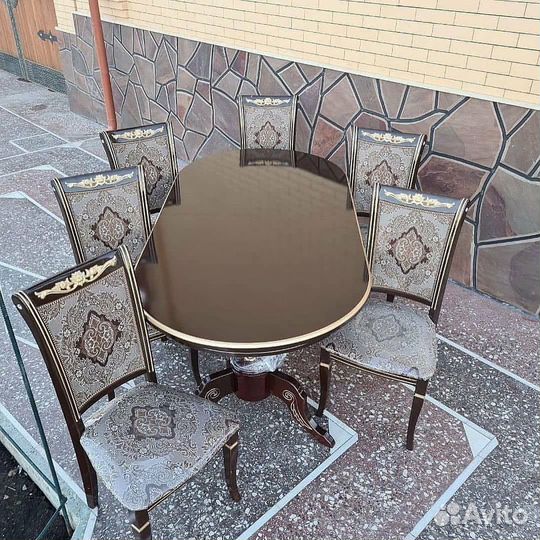 Столы и стулья
