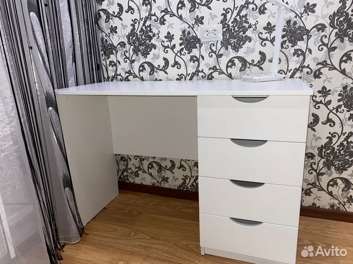 Письменный / компьютерный стол