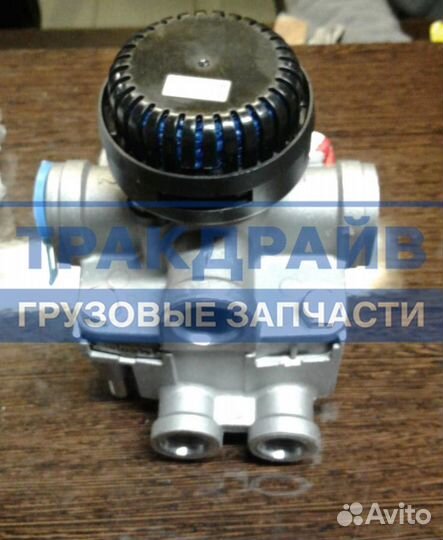 Клапан ускорительный для грузовиков порт 1 22x1.5, порт 2 2 шт M 22x1.5, порт 4 2 шт M16x1.5