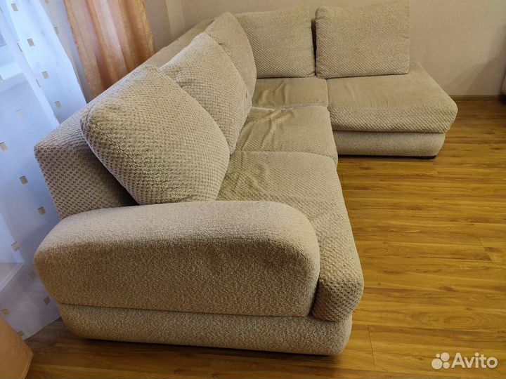Продам угловой диван Б/У