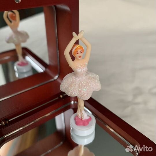Музыкальная шкатулка с балериной 