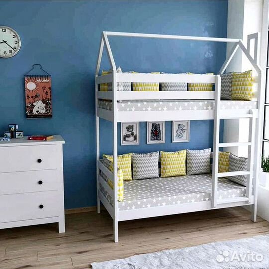 Двухъярусная кровать домик