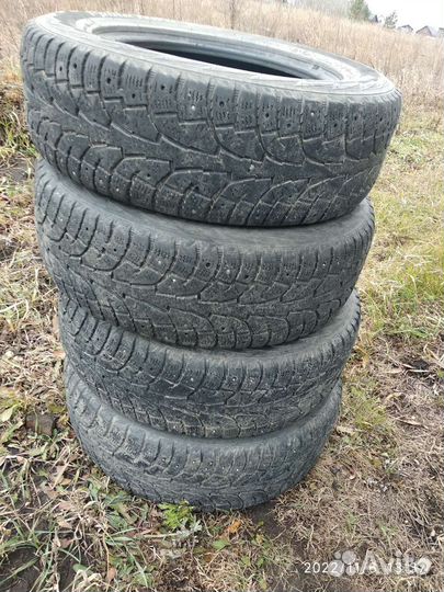 Hankook Winter I'Pike 215/65 R16