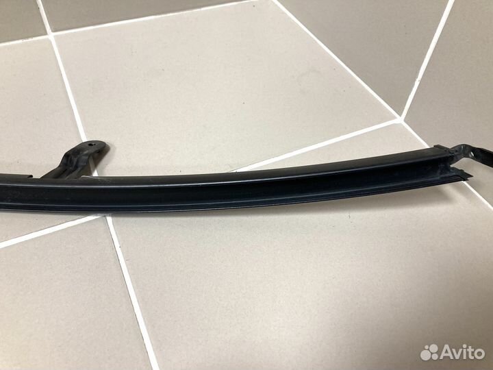 Направляющая стекла зад левая Mitsubishi Lancer 10