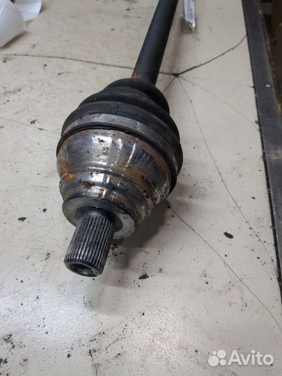 Полуось правая передняя Volkswagen Passat 6