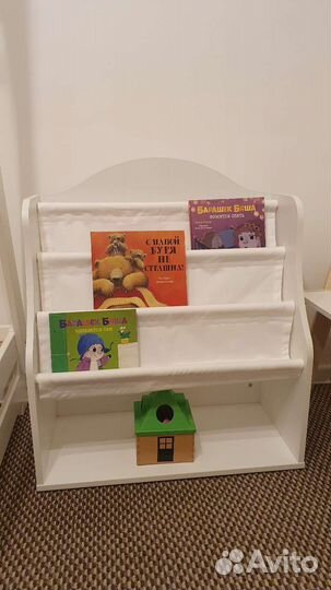 Стеллаж для книг монтессори