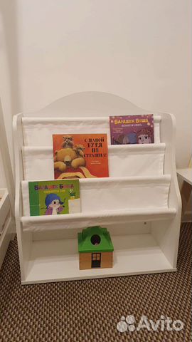 Стеллаж для книг монтессори