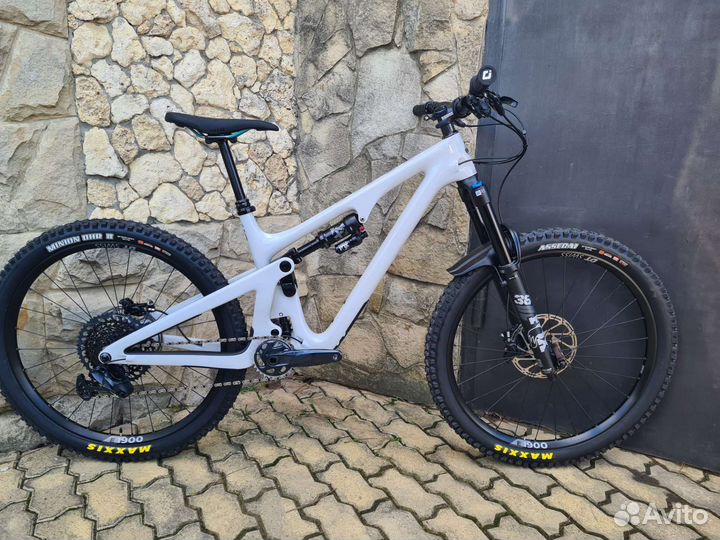 Новый Yeti SB140 27.5 Карбон размер М