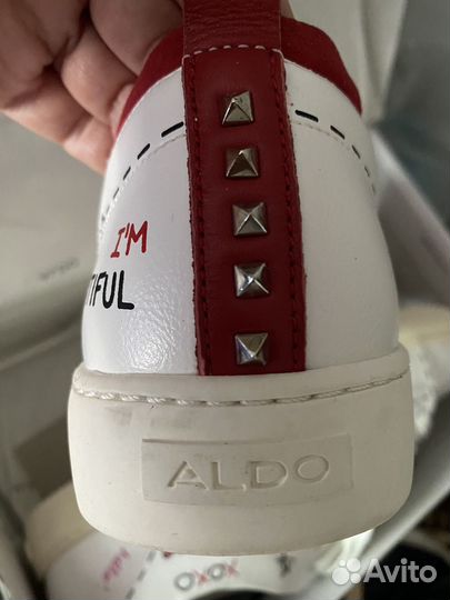 Белые кроссовки Aldo
