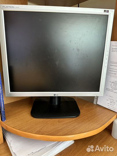 Компьютерный стол