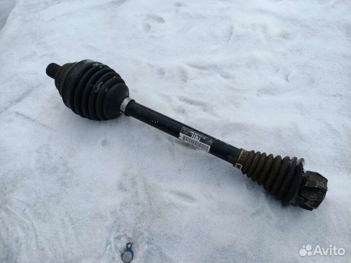 Привод левый (полуось) Skoda Octavia A7