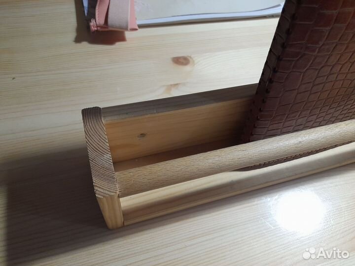 Полка настенная деревянная для книг