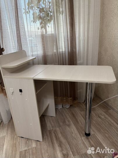 Маникюрный стол складной