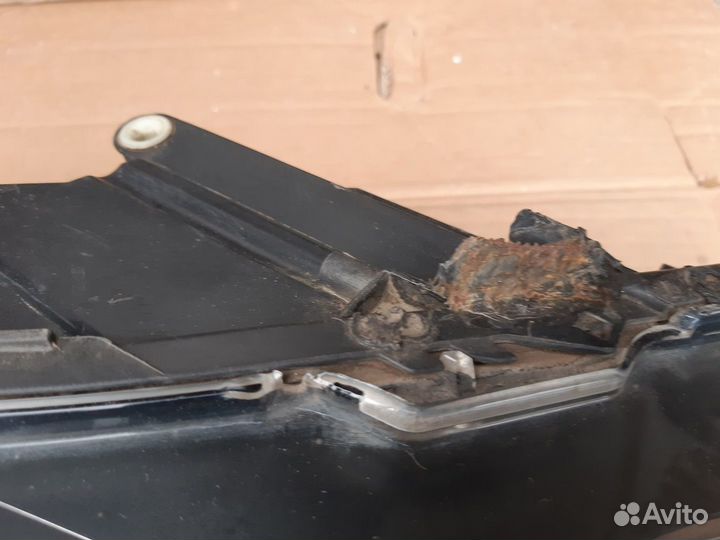 Правая передняя фара на Фольксваген Поло 2010-2015