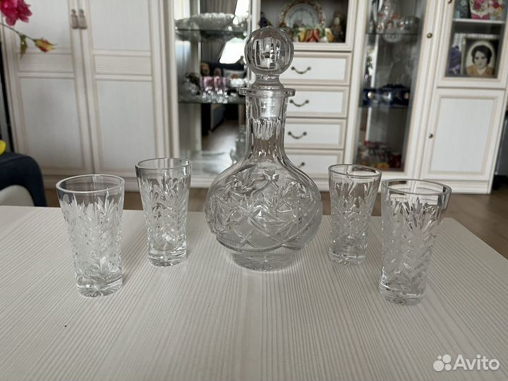 Графин хрустальный и рюмочки