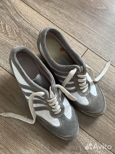 Кроссовки на танкетке 38 размер