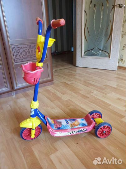 Самокат трехколесный