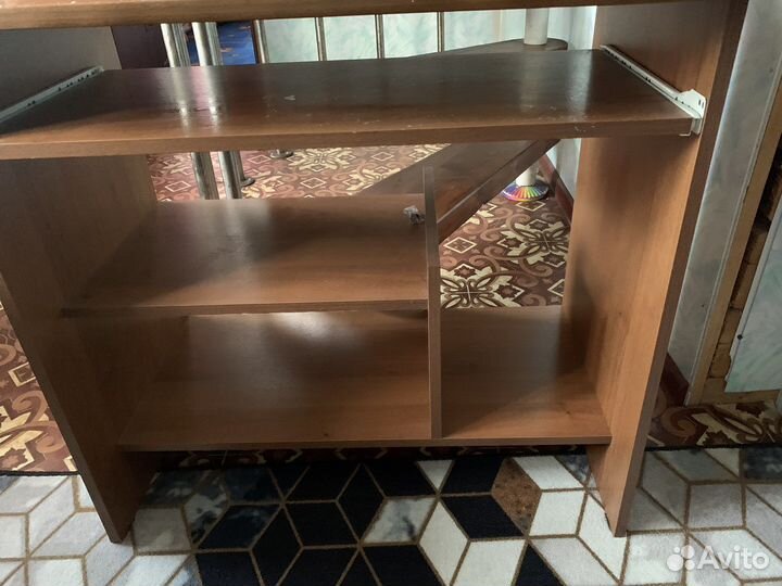 Компьютерный стол