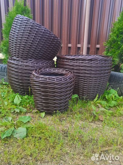 Кашпо из искусственного ротанга