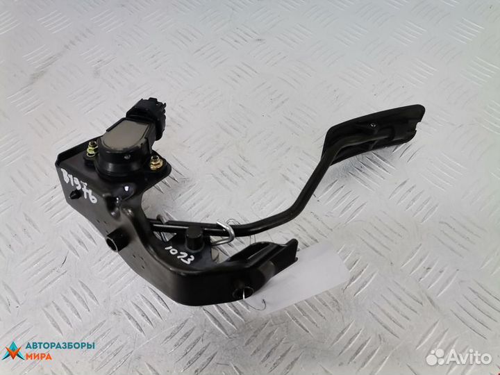 Педаль Toyota Avensis 2 (T250) 2005 7801013011