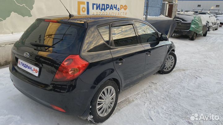 Ограничитель двери передней Kia Ceed (ED) 79390-1H