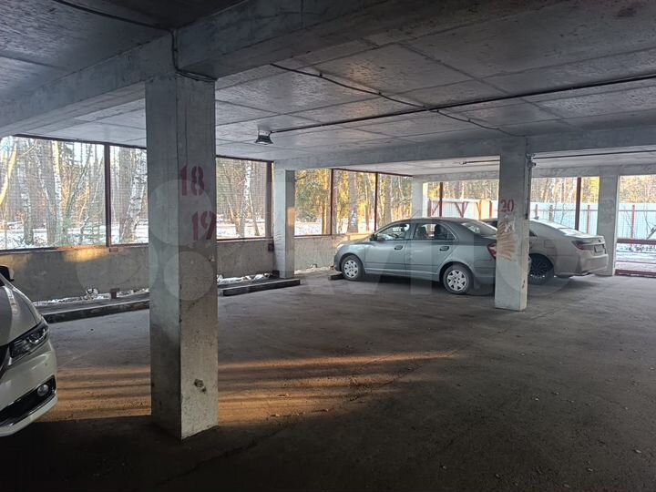 Машиноместо, 14 м²