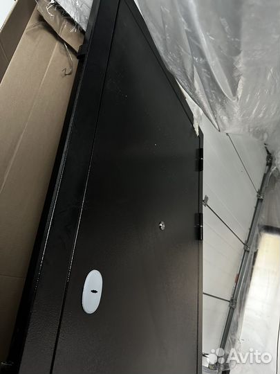 Дверь входная металлическая новая