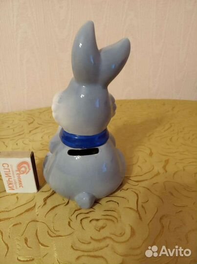 Декоративные изделия: зайчик - копилка, заяц гжель