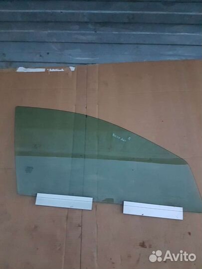 Стекло переднее правое Volvo S60