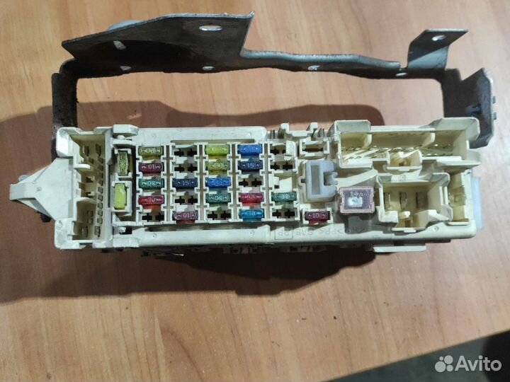 Блок предохранителей Mazda MPV lvlr