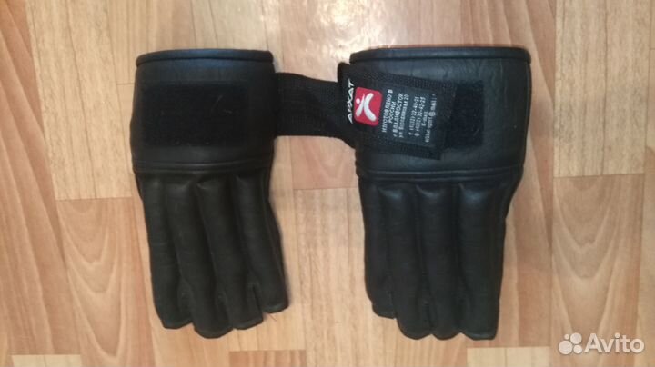 Перчатки для спаринга в единоборстве. Новые